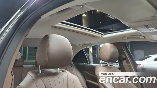 Mercedes-Benz E-Class 2019 — Фото 19/20