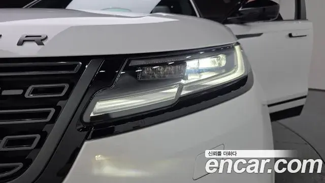 Land Rover Range Rover Velar 2026 — Photo 2/20
