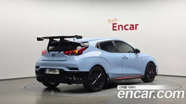 Hyundai Veloster 2021 — Фото 1/20