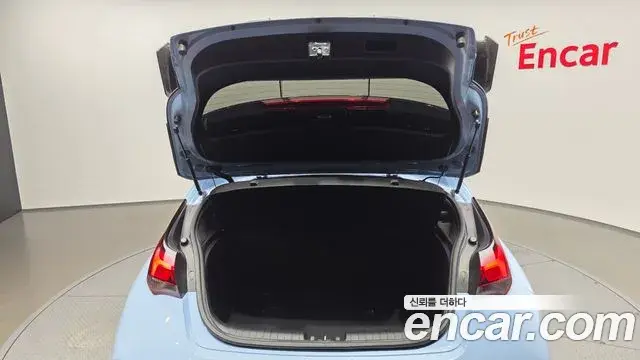 Hyundai Veloster 2021 — Фото 19/20
