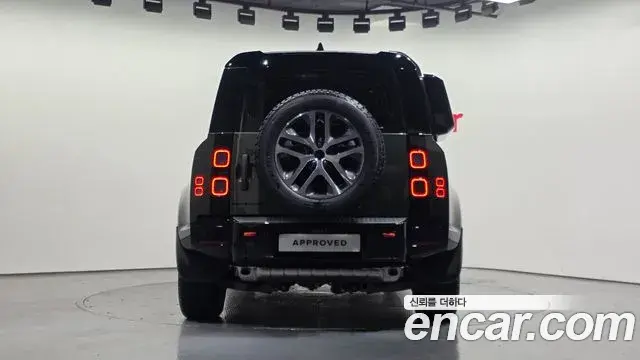 Land Rover Defender 2026 — Фото 6/20