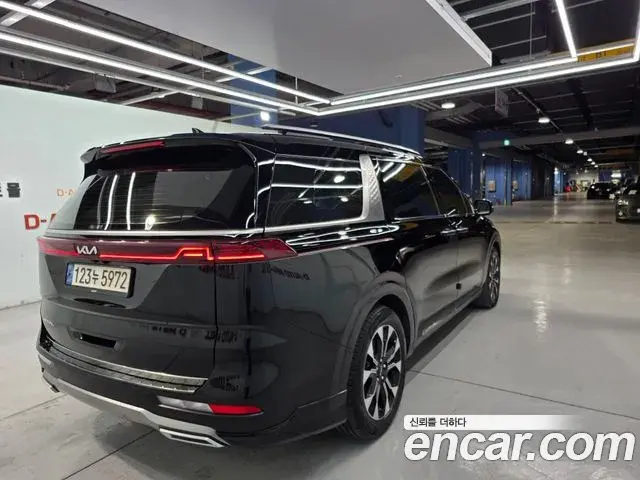 Kia Carnival 2021 — Photo 2/20
