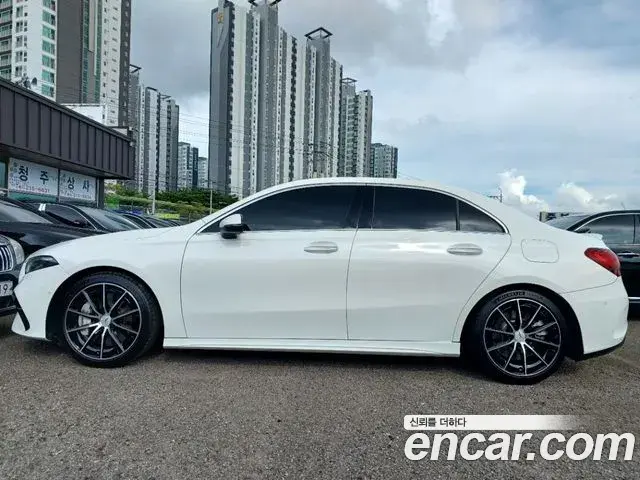 Mercedes-Benz A-Class 2024 — Photo 3/16