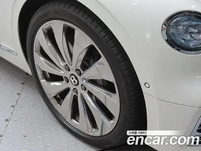 Bentley Flying Spur 2022 — Şəkil 18/20
