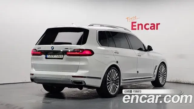 BMW X7 2021 — Фото 1/20
