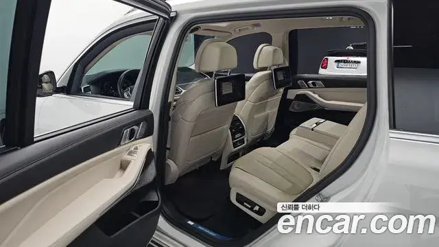 BMW X7 2021 — Фото 12/20