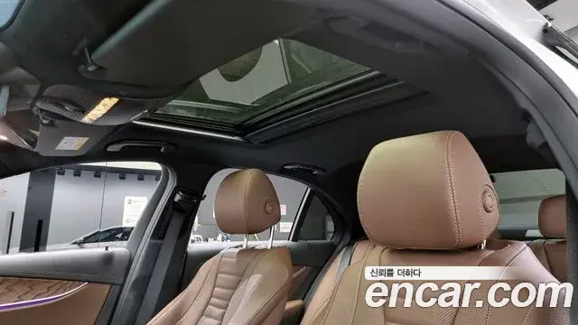 Mercedes-Benz E-Class 2022 — Фото 18/20