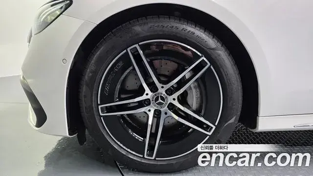 Mercedes-Benz E-Class 2026 — Photo 5/20