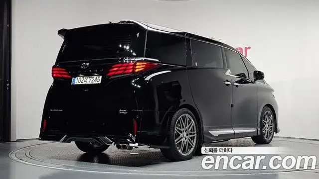 Toyota Alphard 2023 — Photo 36/38