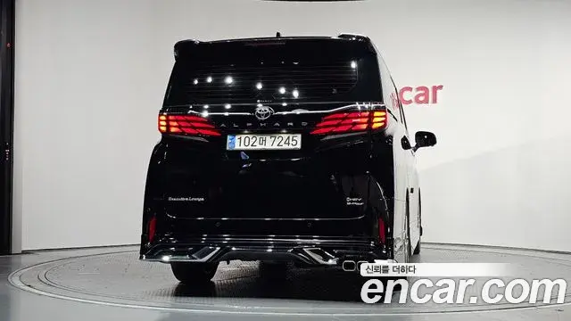 Toyota Alphard 2023 — Photo 26/38