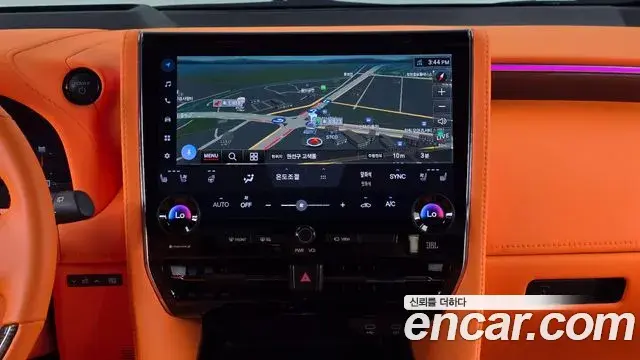 Toyota Alphard 2023 — Photo 9/38