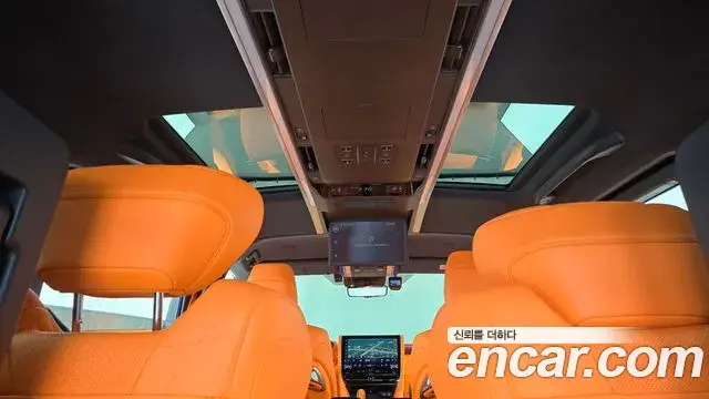 Toyota Alphard 2023 — Photo 37/38