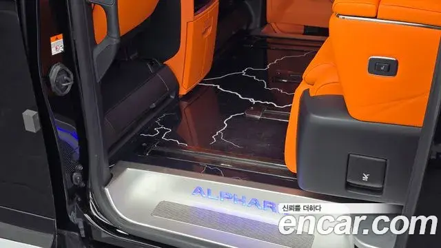 Toyota Alphard 2023 — Photo 32/38