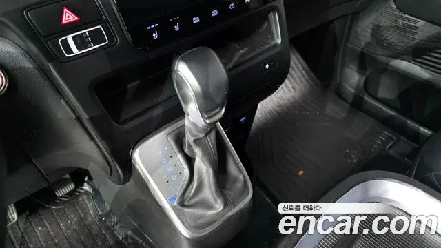 Hyundai Staria 2025 — Фото 9/20