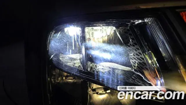 Hyundai Staria 2025 — Photo 30/33