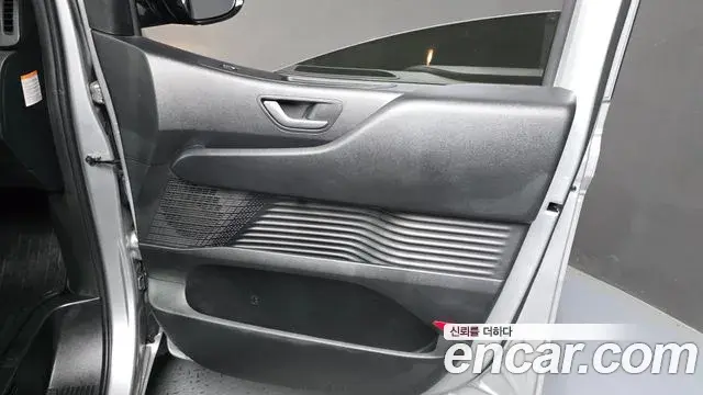 Hyundai Staria 2025 — Photo 11/33