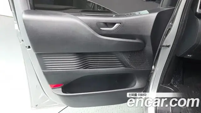 Hyundai Staria 2025 — Photo 10/33