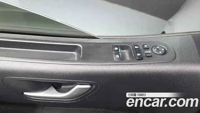 Hyundai Staria 2025 — Photo 4/33