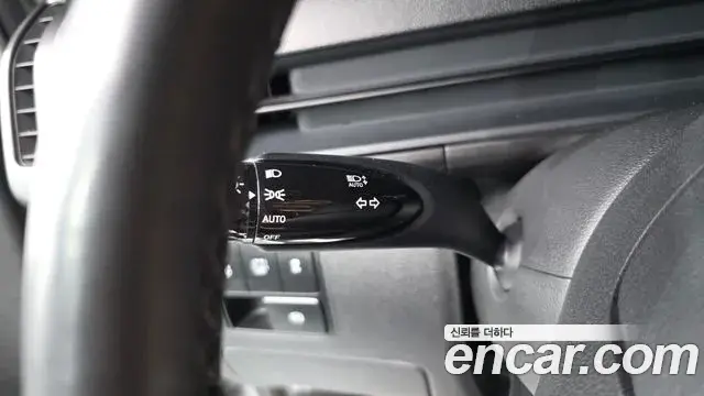 Hyundai Staria 2025 — Photo 16/33