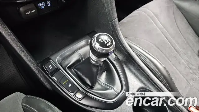 Hyundai Veloster 2019 — Фото 9/20