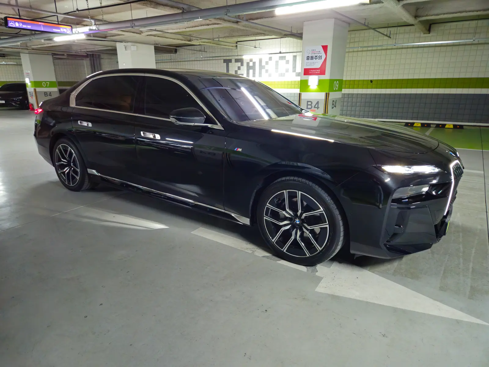 BMW 7 Series 2025 — Фото 1/10