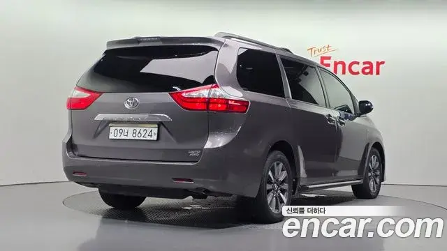 Toyota Sienna 2018 — Photo 7/30