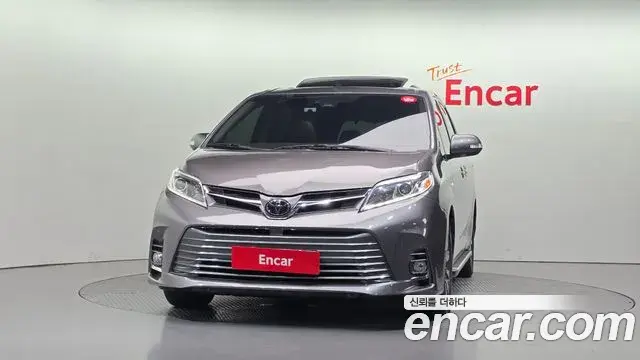 Toyota Sienna 2018 — Photo 4/30