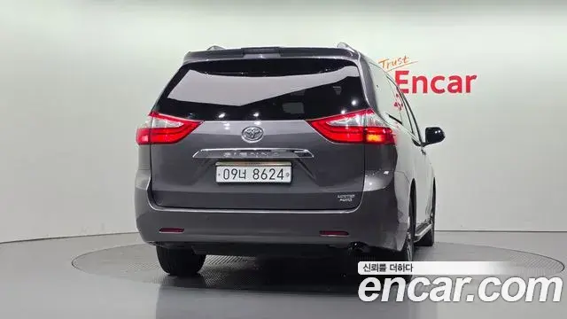 Toyota Sienna 2018 — Photo 2/30