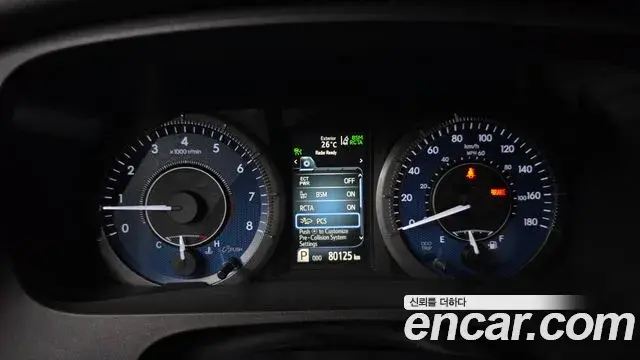 Toyota Sienna 2018 — Photo 28/30