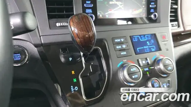 Toyota Sienna 2018 — Photo 3/30