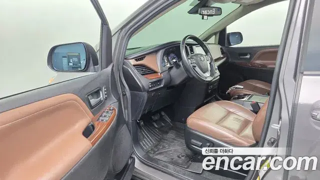 Toyota Sienna 2018 — Photo 24/30