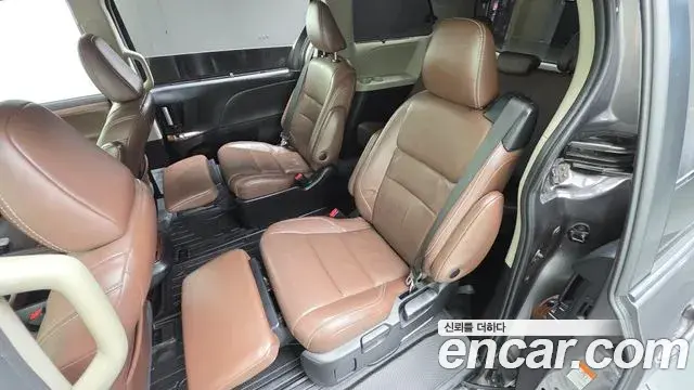 Toyota Sienna 2018 — Photo 25/30