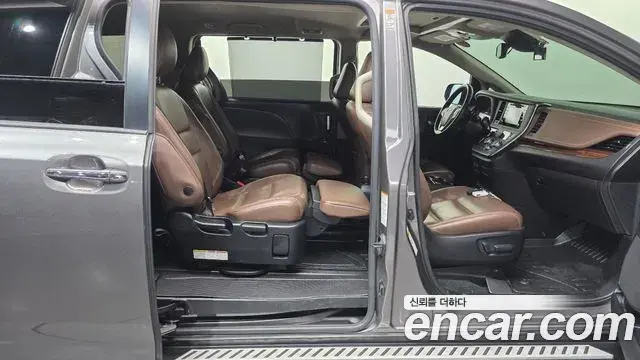 Toyota Sienna 2018 — Photo 6/30