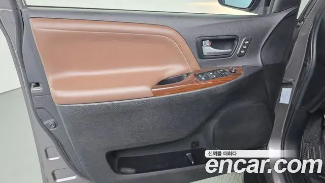Toyota Sienna 2018 — Photo 30/30