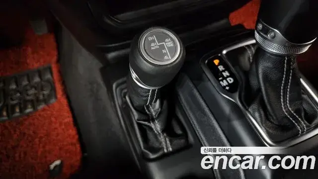 Jeep Wrangler 2021 — Фото 18/20
