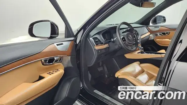 Volvo XC90 2019 — Photo 10/20