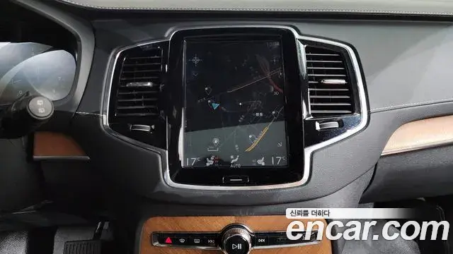 Volvo XC90 2019 — Photo 14/20