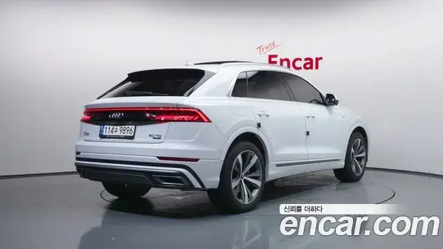 Audi Q7 2021 — Фото 2/20