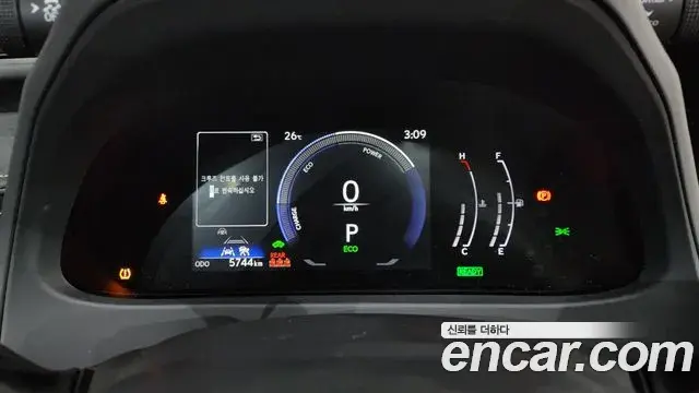 Lexus UX300h 2025 — ფოტო 8/20