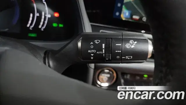 Lexus UX300h 2025 — ფოტო 17/20