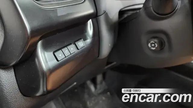 Lexus UX300h 2025 — ფოტო 18/20