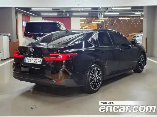Toyota Camry 2025 — ფოტო 2/20