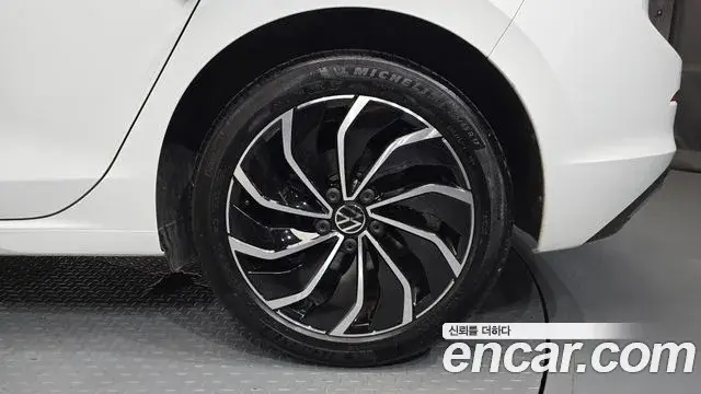Volkswagen Golf 2024 — Şəkil 17/32