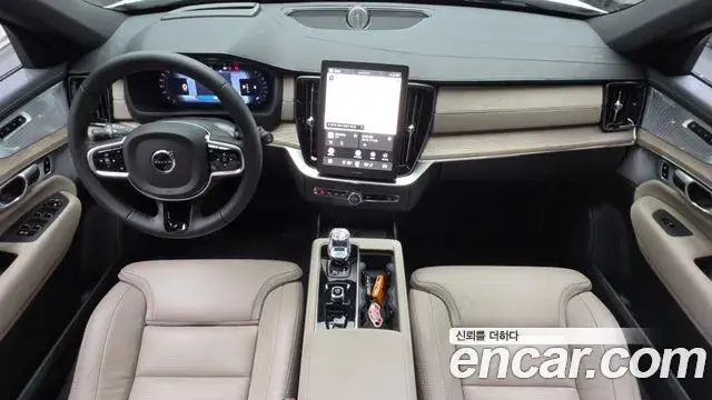 Volvo XC90 2025 — Photo 17/33