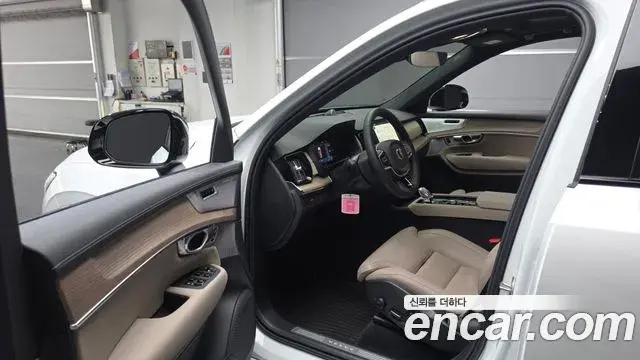 Volvo XC90 2025 — Photo 27/33