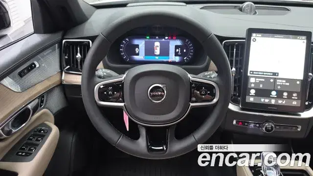 Volvo XC90 2025 — Photo 24/33