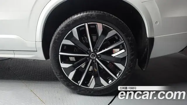 Volvo XC90 2025 — Photo 10/33