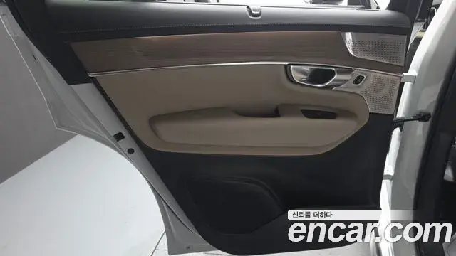 Volvo XC90 2025 — Photo 14/33