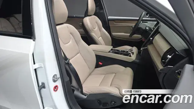 Volvo XC90 2025 — Photo 32/33