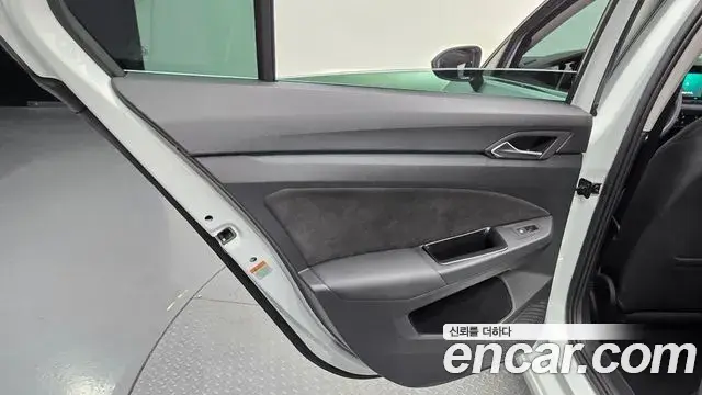 Volkswagen Golf 2024 — ფოტო 14/31